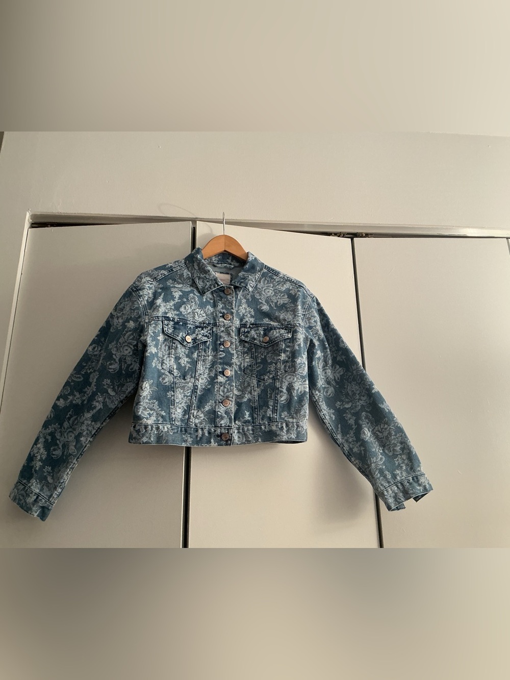 Gap Cropped Blue Floral Print Denim Jacket